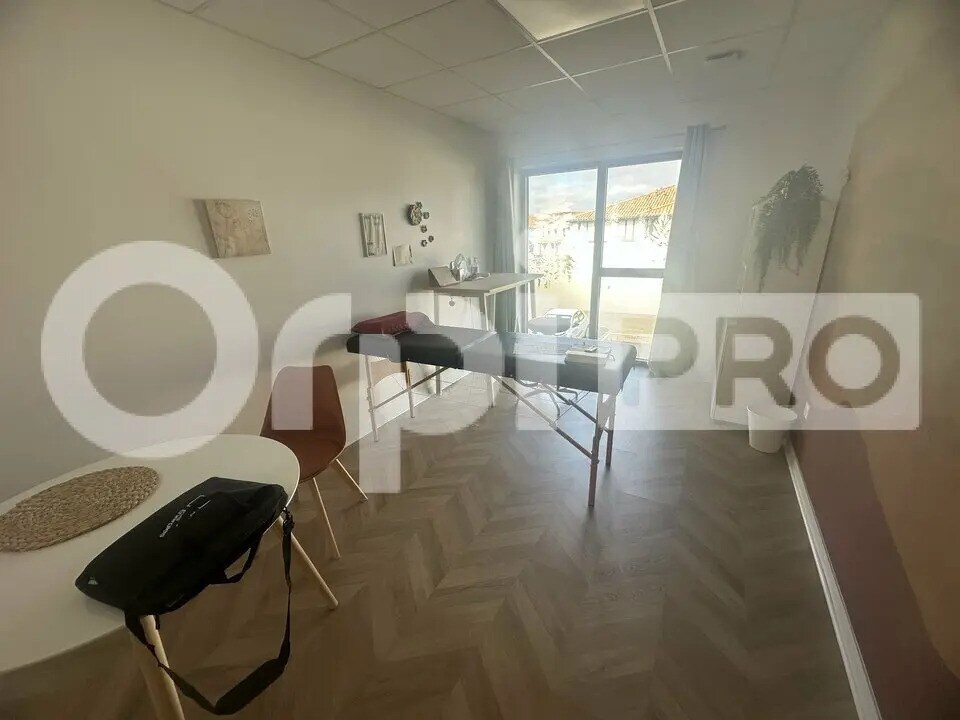 Office in Angresse for sale Interior Photo- Image 1 of 3