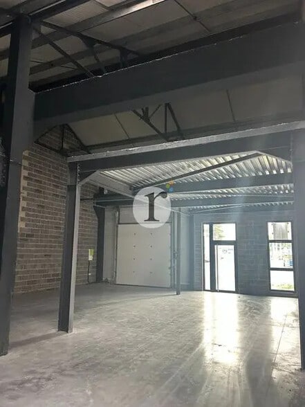 Flex in Lille for lease - Interior Photo - Image 1 of 6