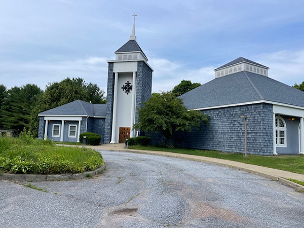 1 Whitcomb Meadows Ln, Essex Junction, VT for sale - Primary Photo - Image 1 of 1