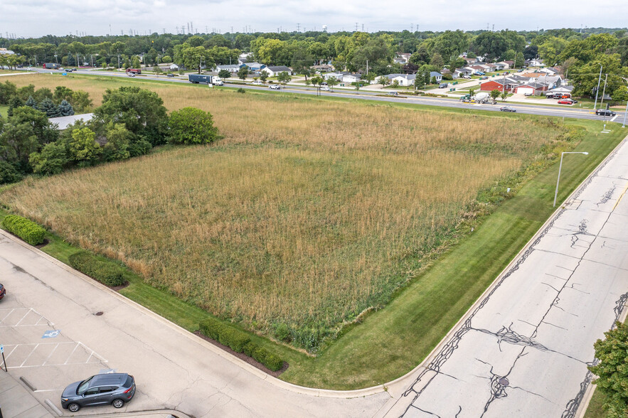 33 E Belmont Dr, Romeoville, IL for sale - Aerial - Image 3 of 7