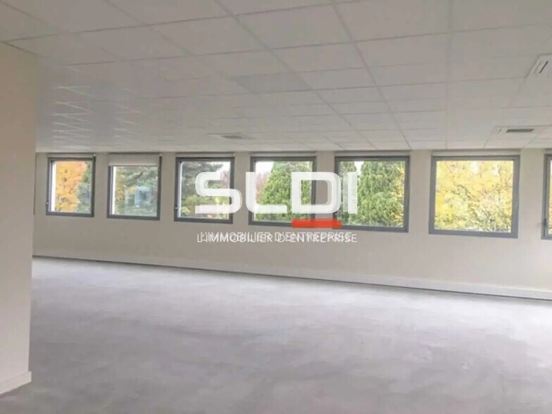 Office in Dardilly for lease - Interior Photo - Image 3 of 10