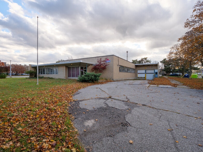 1415 Janette Av, Windsor, ON for sale - Building Photo - Image 2 of 43