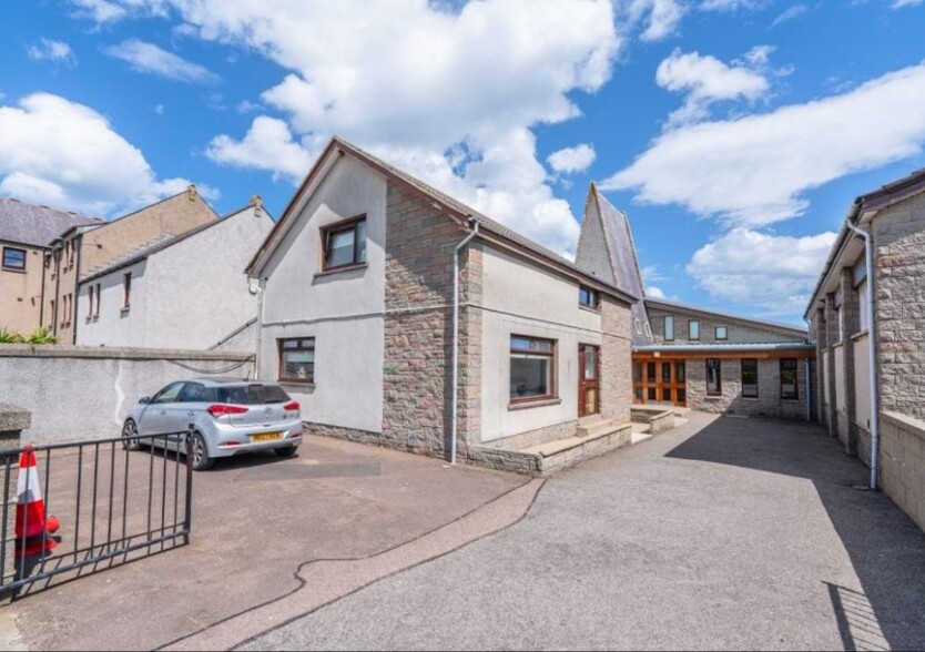 2 Queens Rd, Fraserburgh for sale - Primary Photo - Image 1 of 11