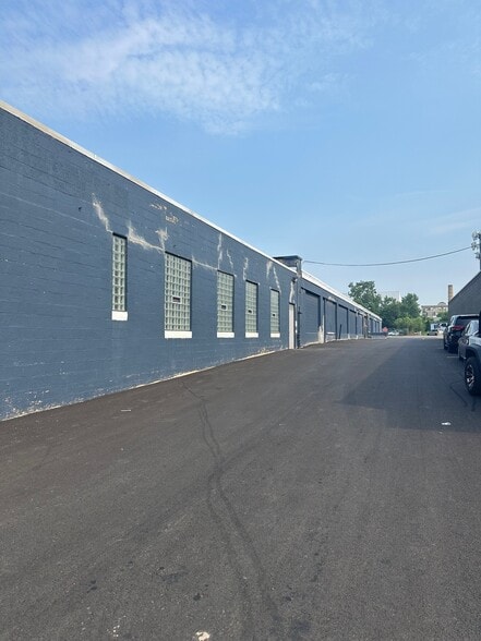 812 E Ferry St, Buffalo, NY for lease - Building Photo - Image 2 of 8