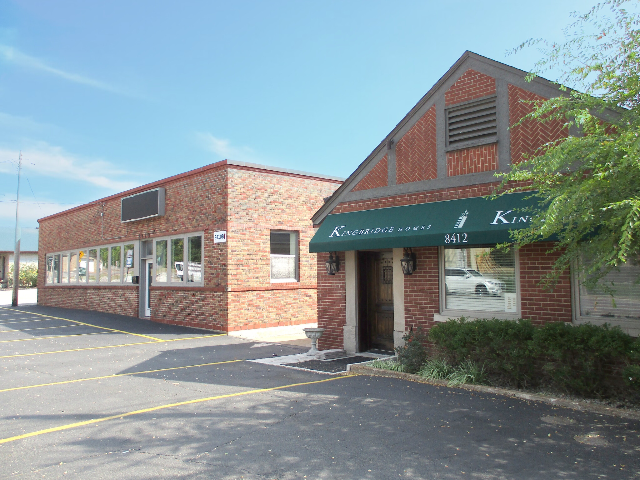 8410-8412 Manchester Rd portfolio of 2 properties for sale on LoopNet.com Building Photo- Image 1 of 3