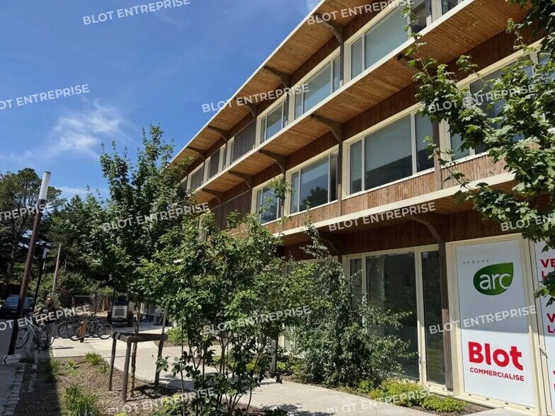 Office in Nantes for lease - Building Photo - Image 2 of 20