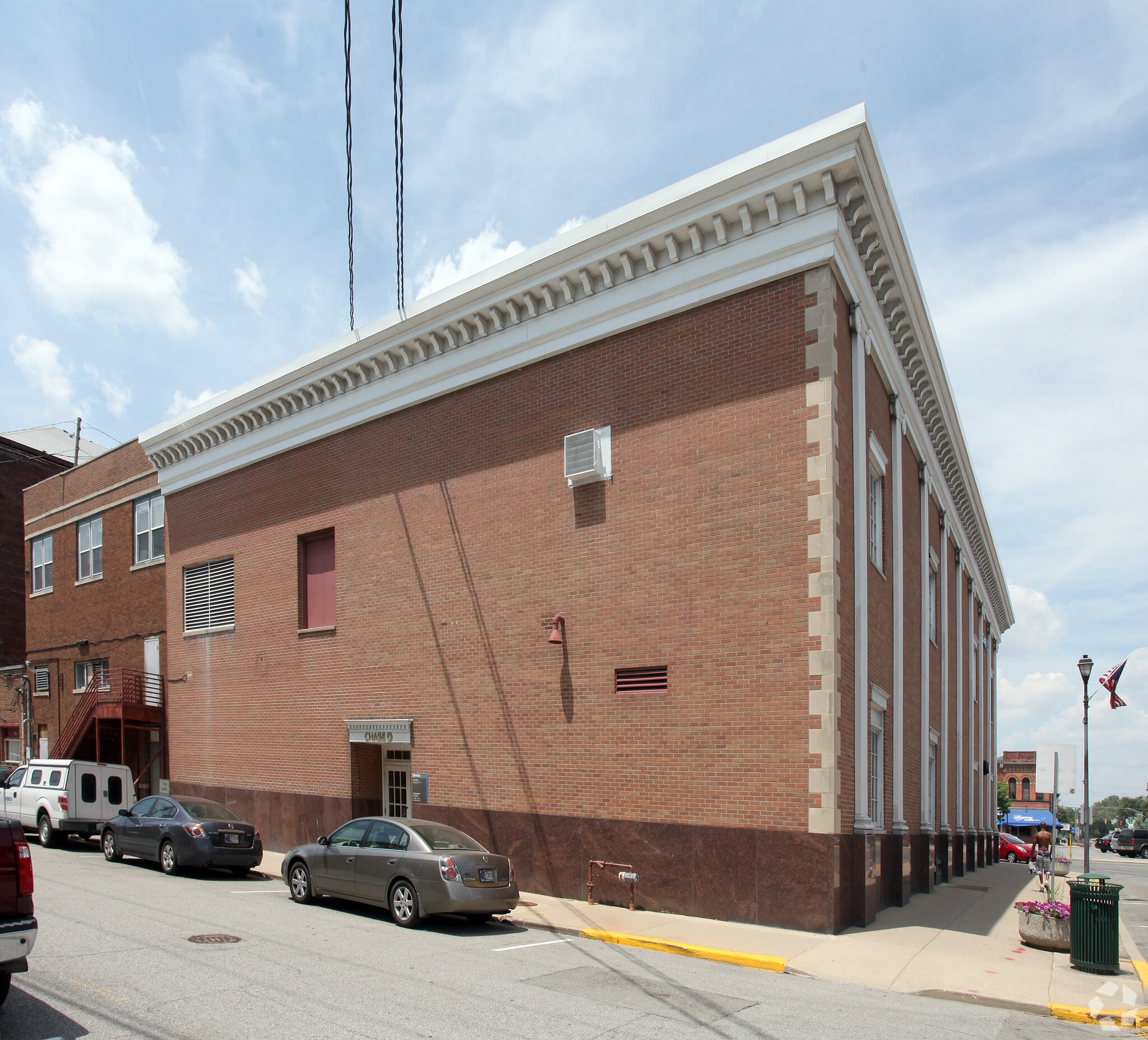 49 Public Sq, Shelbyville, IN for sale Primary Photo- Image 1 of 1