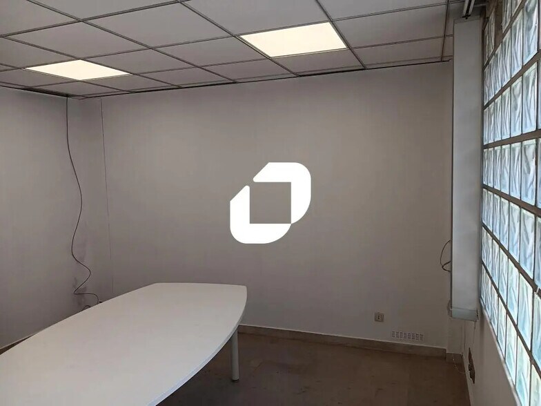 Office in Le Raincy for lease - Interior Photo - Image 2 of 6