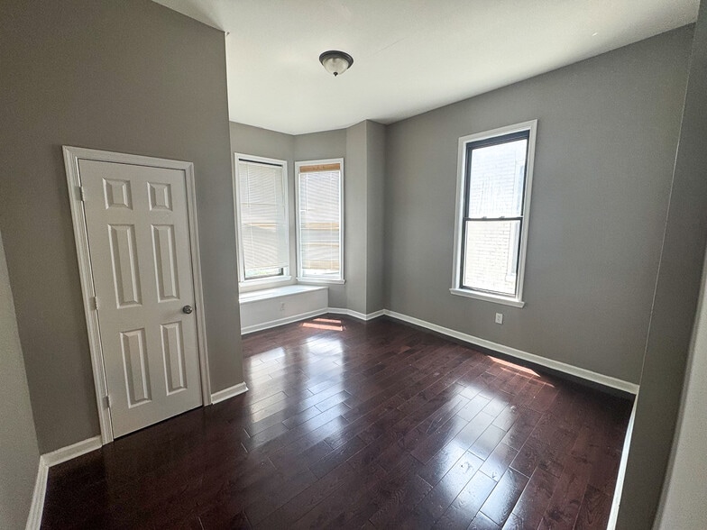 1703-1705 Saint Paul St, Baltimore, MD for sale - Building Photo - Image 3 of 11