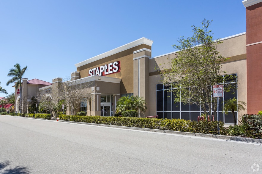 6305 Naples Blvd, Naples, FL for lease - Primary Photo - Image 1 of 2