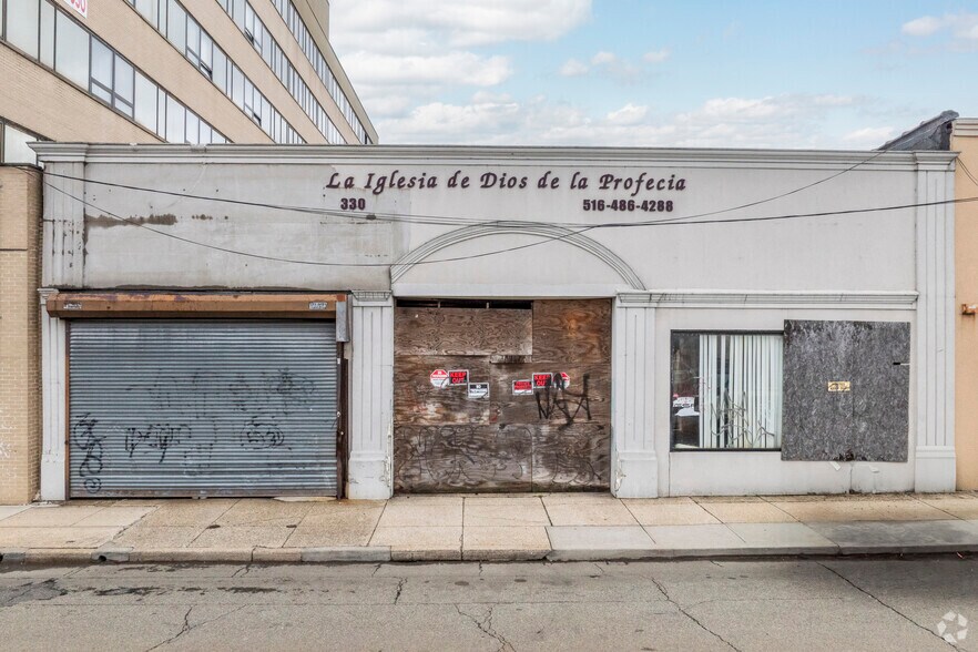 330 Fulton Ave, Hempstead, NY for sale - Building Photo - Image 3 of 5