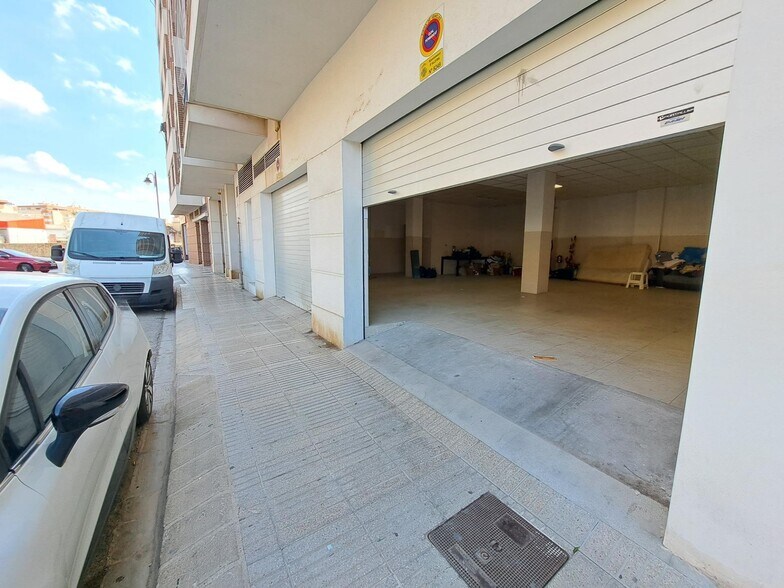 Retail in VALÈNCIA for sale - Building Photo - Image 2 of 8
