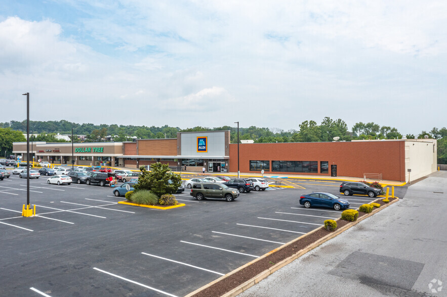 4801-4811 Edgemont Ave, Brookhaven, PA for lease - Building Photo - Image 3 of 4