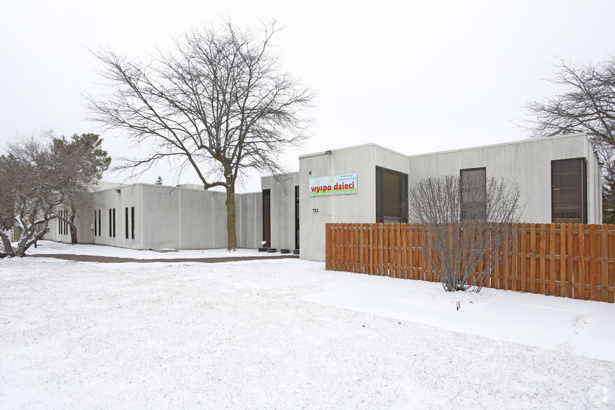 755 Huehl Rd, Northbrook, IL for lease - Building Photo - Image 3 of 5