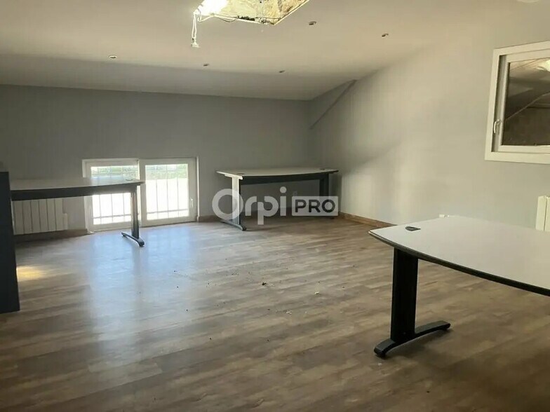 Flex in Beaune for lease - Building Photo - Image 2 of 5