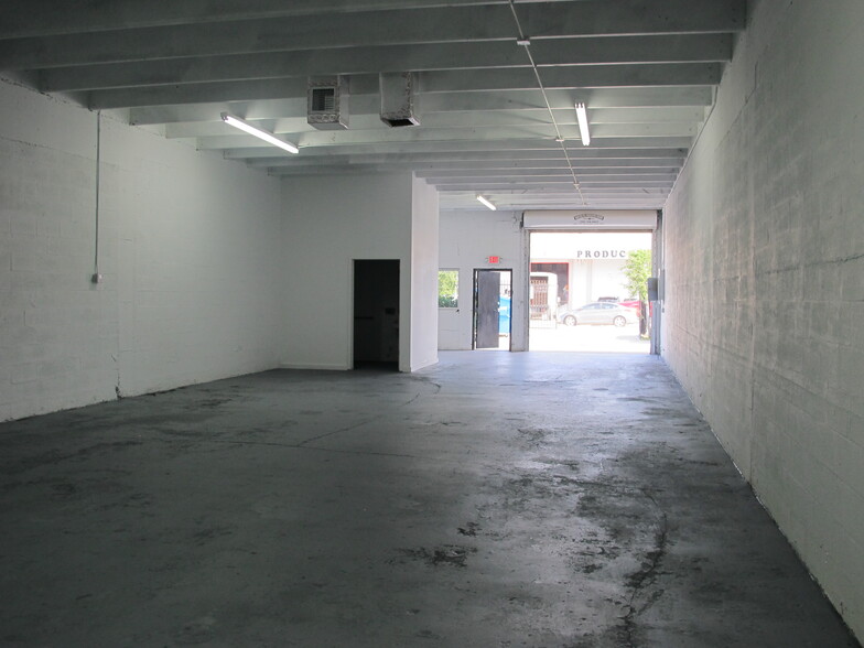 1744-1750 NW 22nd St, Miami, FL for lease - Building Photo - Image 2 of 2