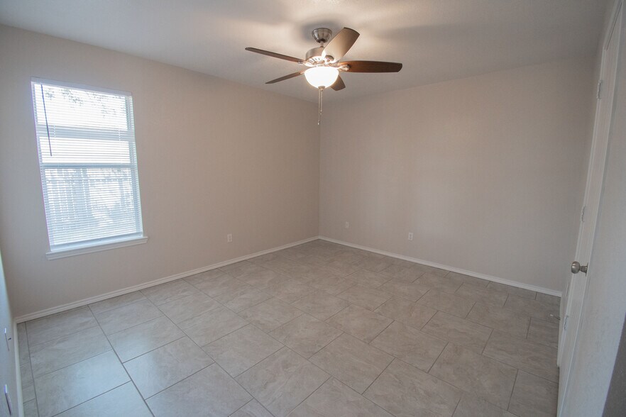 800 James Loop, Killeen, TX for sale - Interior Photo - Image 2 of 14