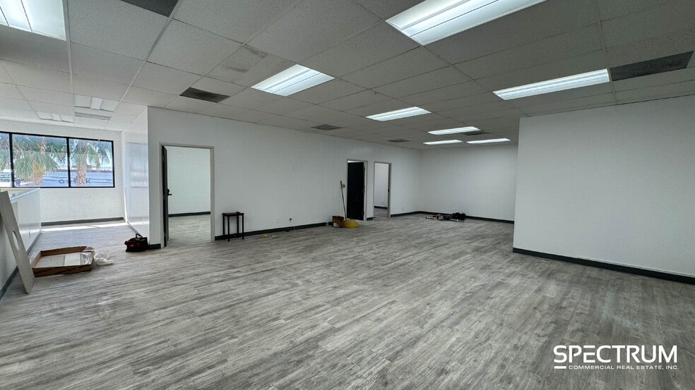 15927-15929 Arminta St, Van Nuys, CA for lease - Building Photo - Image 2 of 15