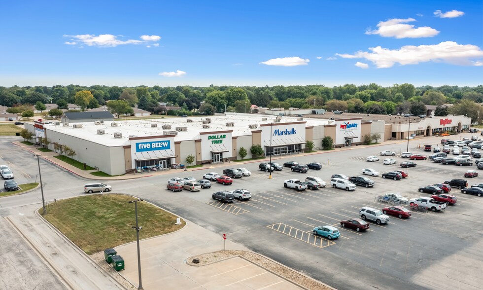 1995-2107 National Blvd., Galesburg, IL for sale - Primary Photo - Image 1 of 4