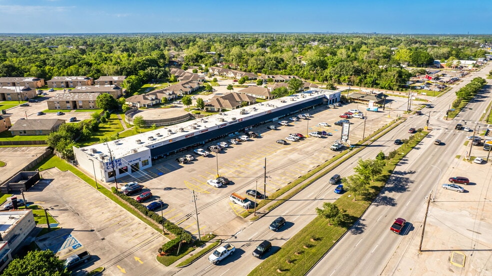 2215-2321 N Alexander Dr, Baytown, TX for sale - Building Photo - Image 1 of 15
