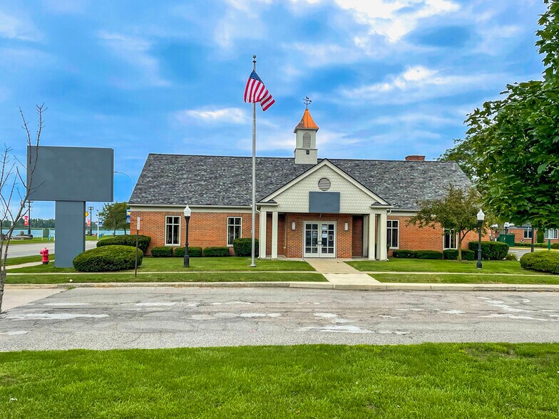 301 Summer St, Algonac, MI for sale - Building Photo - Image 1 of 1