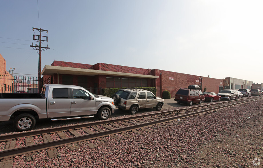 809-813 E Slauson Ave, Los Angeles, CA for lease - Building Photo - Image 2 of 3