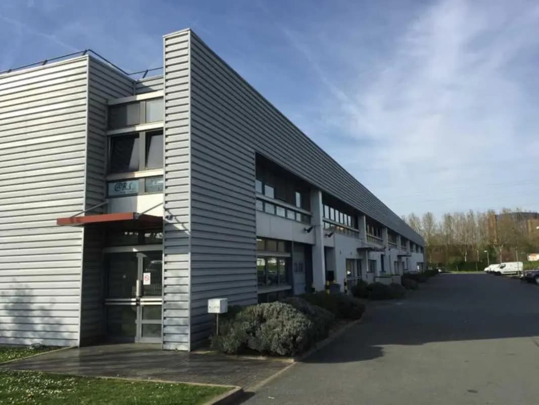 Flex in Trappes for lease Building Photo- Image 1 of 3