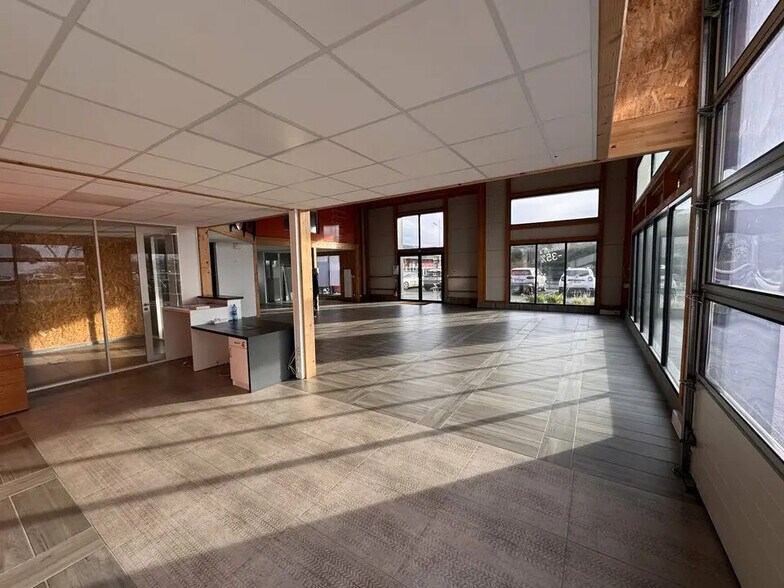 Retail in Guérande for lease - Interior Photo - Image 3 of 3