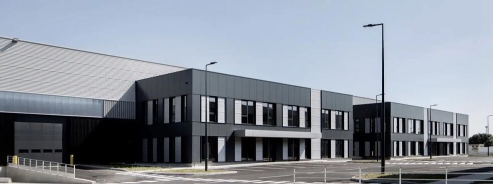 Rue Du Commandant Rolland, Le Bourget for lease - Building Photo - Image 1 of 5