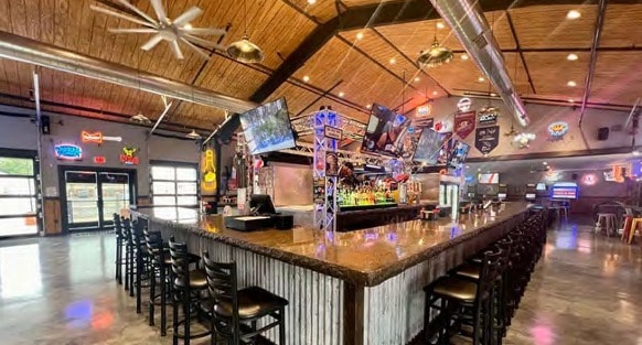 1324 Jamie Ln, Waterloo, IL for sale - Interior Photo - Image 2 of 12