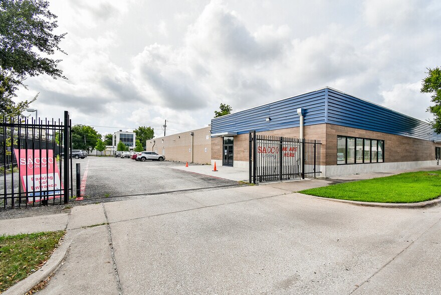 2323 San Jacinto St, Houston, TX for lease - Building Photo - Image 2 of 12