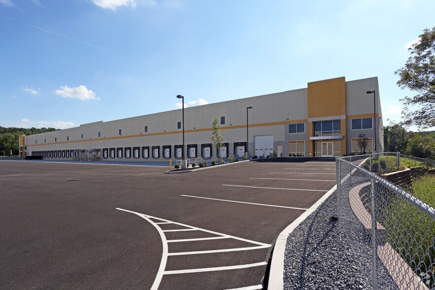 1605 Zeager Rd, Elizabethtown, PA for lease - Building Photo - Image 2 of 4
