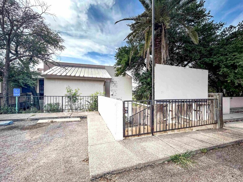 1616 Logan Ave, Laredo, TX for sale - Building Photo - Image 1 of 1