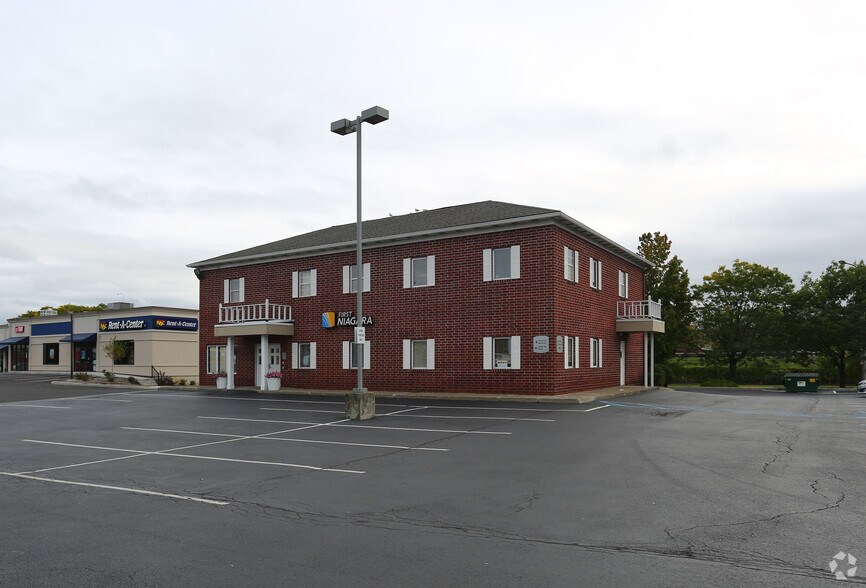 1601 Broadway, Watervliet, NY for sale - Primary Photo - Image 1 of 1