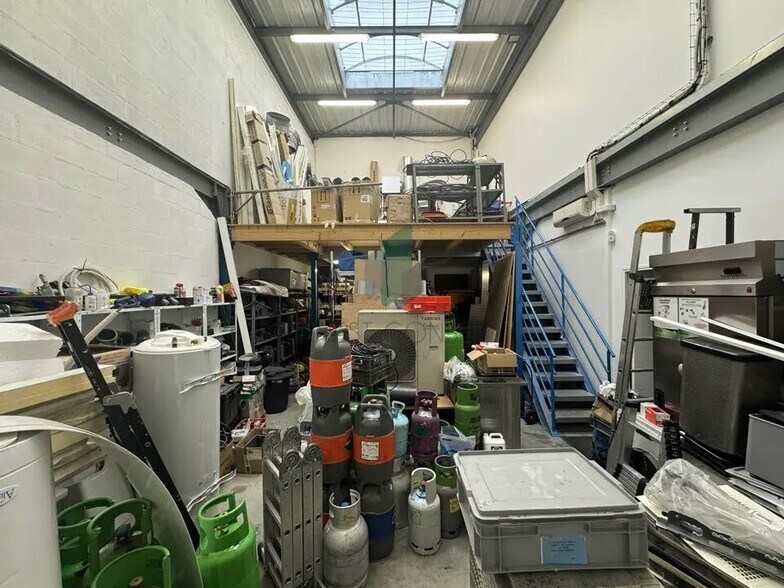 Flex in Méry-sur-Oise for sale - Building Photo - Image 2 of 8