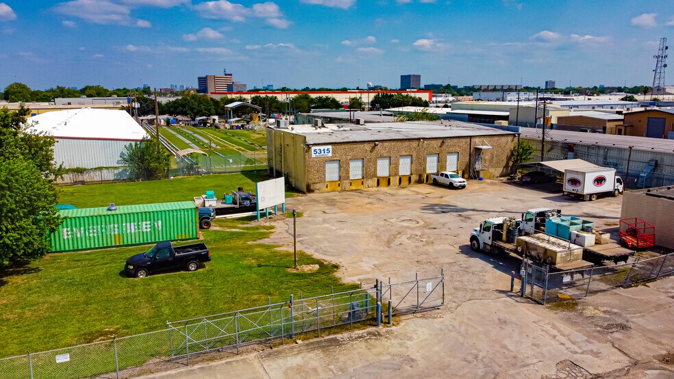 5315 Glenmont Dr, Houston, TX for sale - Building Photo - Image 1 of 1