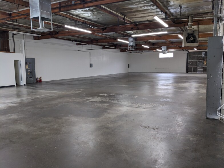 12621-12627 Foothill Blvd, Sylmar, CA for lease - Interior Photo - Image 2 of 4