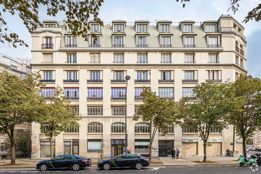 Office in Paris for lease - Building Photo - Image 2 of 3