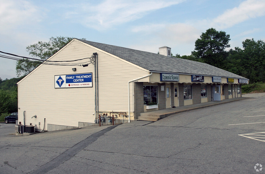 466 Putnam Pike, Greenville, RI for lease - Building Photo - Image 2 of 5