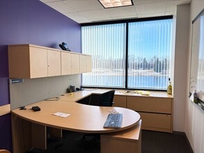 2801 Lakeside Dr, Bannockburn, IL for lease Interior Photo- Image 2 of 6