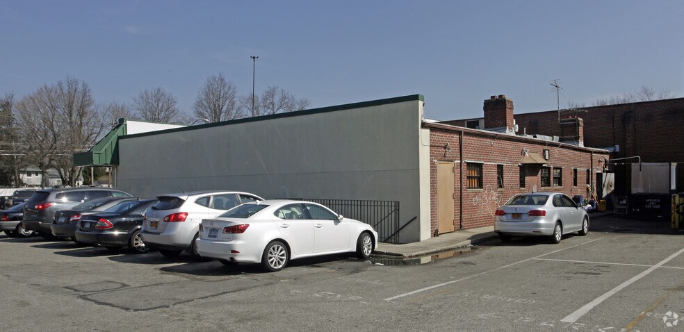 589-613 Old Country Rd, Plainview, NY for lease - Building Photo - Image 1 of 6
