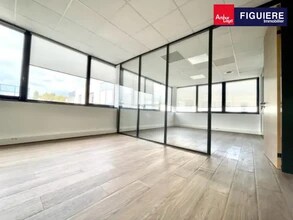 1 Rue Mahatma Gandhi, Aix-en-Provence for lease Interior Photo- Image 2 of 8