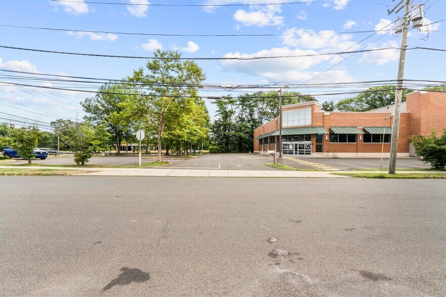 1083 Boston Post Rd, Milford, CT for sale - Building Photo - Image 2 of 27