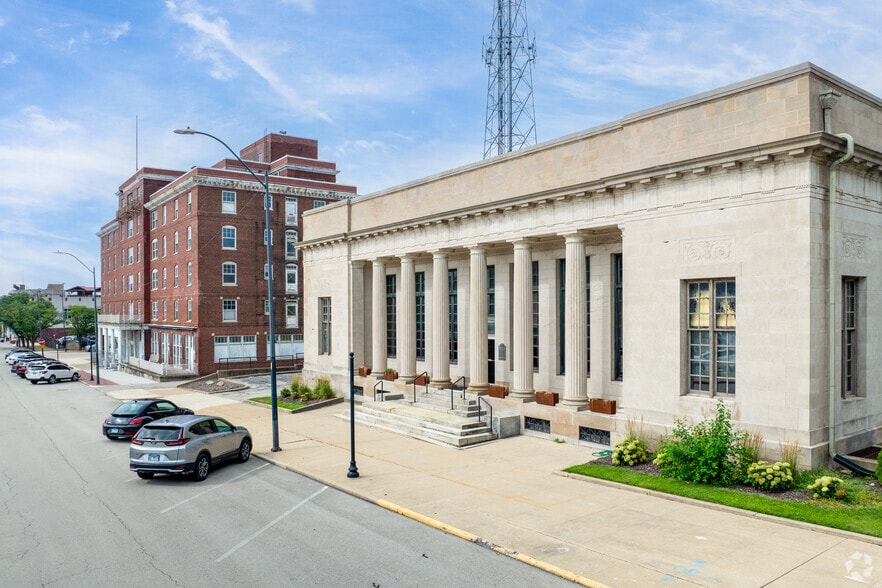 241 Marquette St, La Salle, IL for sale - Building Photo - Image 1 of 7