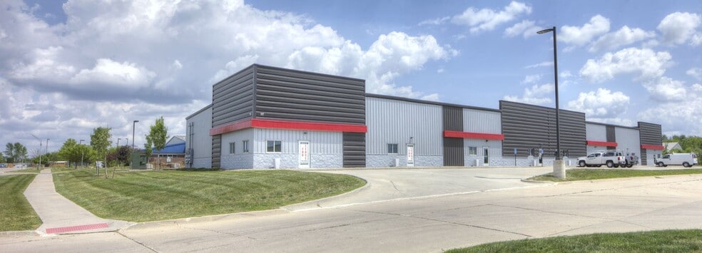 117 SE Lorenz Dr, Ankeny, IA for lease - Building Photo - Image 2 of 9