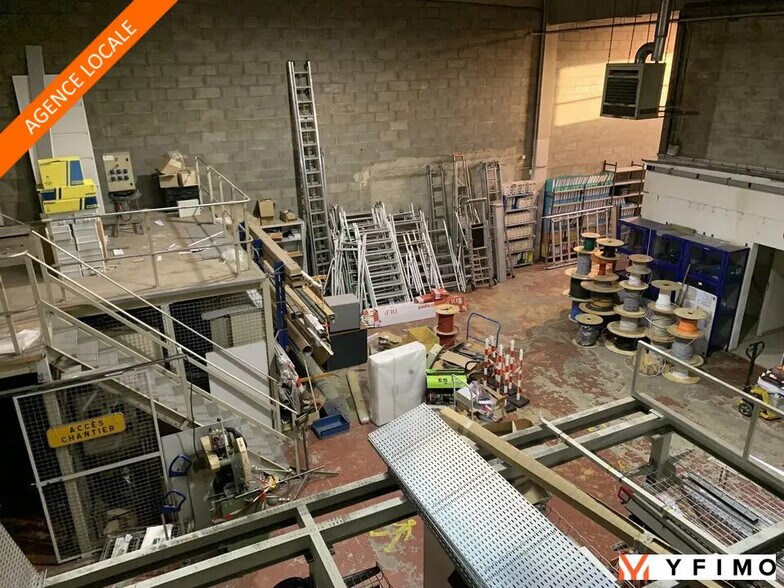 Flex in Poissy for lease - Interior Photo - Image 1 of 9