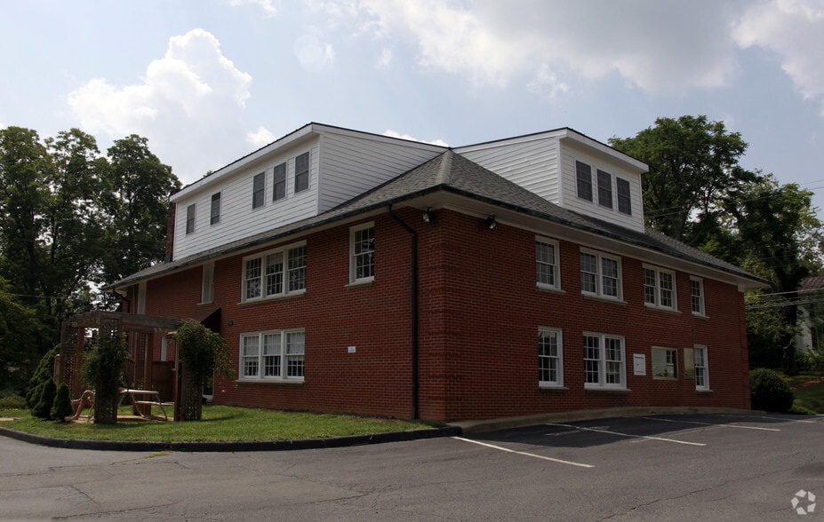 21 Main St, Round Hill, VA for sale - Primary Photo - Image 1 of 1