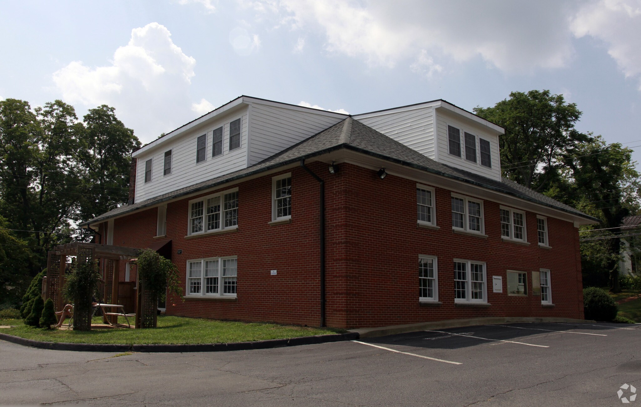 21 Main St, Round Hill, VA for sale Primary Photo- Image 1 of 1