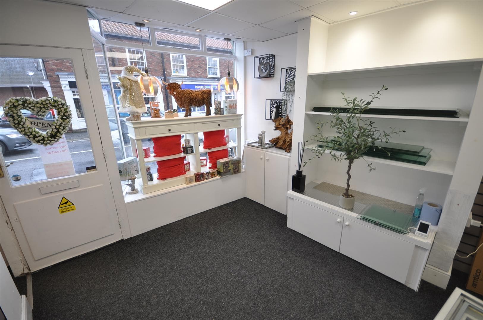 1A Field Rd, Thorne for lease Interior Photo- Image 1 of 7