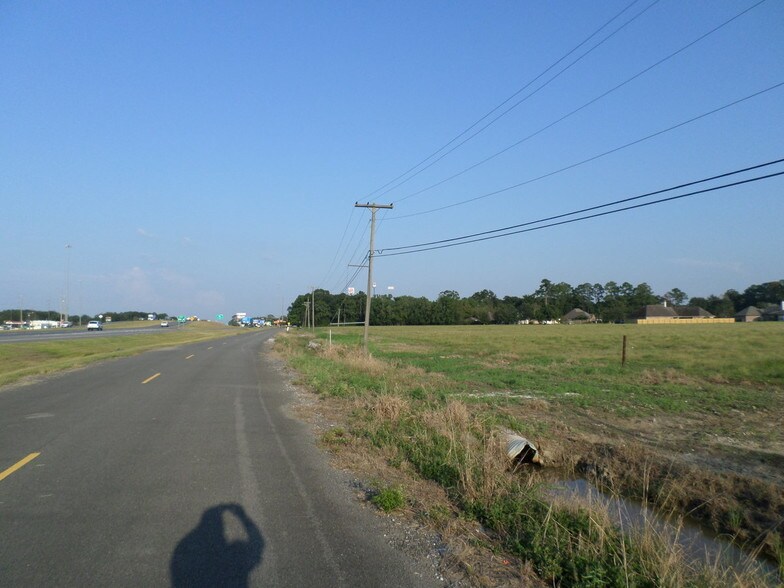 VFW Dr & Service Rd, Crowley, LA for sale - Building Photo - Image 1 of 1